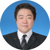 {{ saijoData.staff_name01 }}