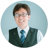 {{ saijoData.staff_name01 }}