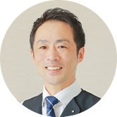 {{ saijoData.staff_name01 }}