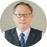 {{ saijoData.staff_name01 }}