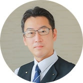 {{ saijoData.staff_name01 }}